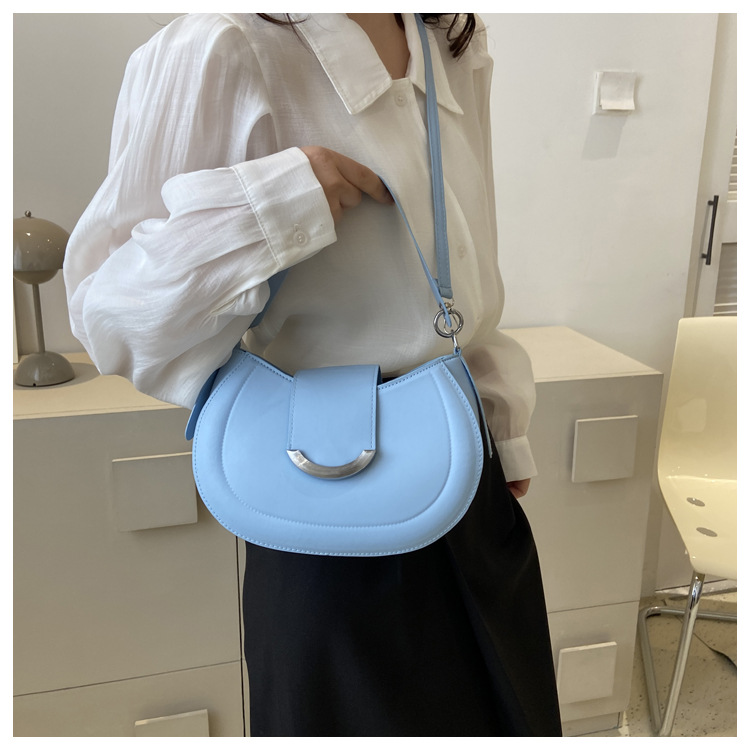 Borsa semplice per ascelle di nicchia Borsa casual a mezzaluna popolare 2023 Nuova borsa estiva Borsa a tracolla di tendenza della moda da donna_voghion.com