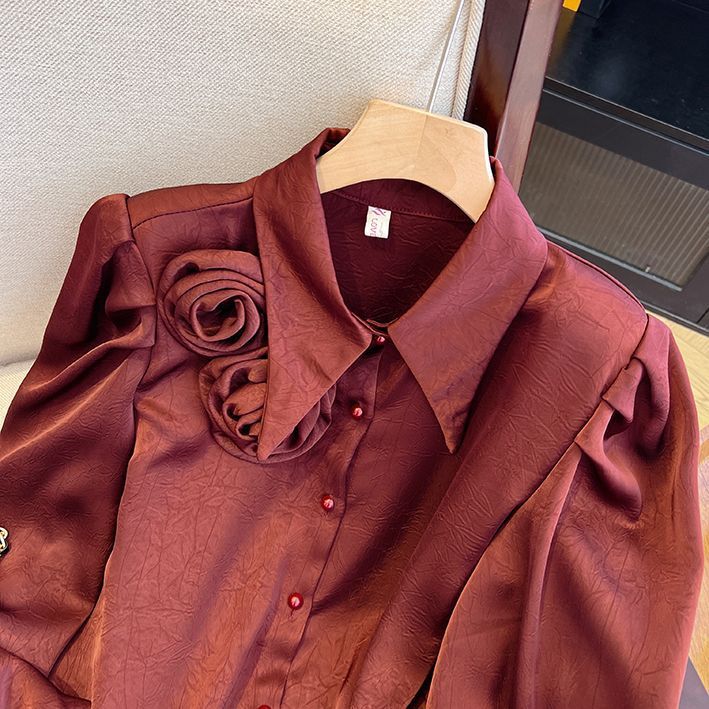 Camicetta floreale con collo alto e maniche a sbuffo – Elegante camicia in raso French Chic da donna, leggera camicetta a maniche lunghe con apertura frontale (rosso, marrone, nero)_voghion.com