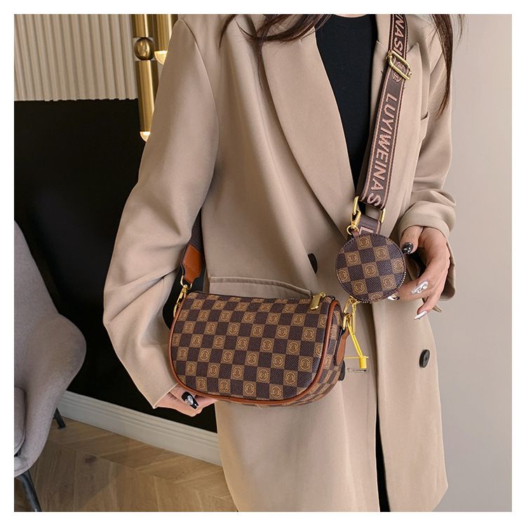 Borsa famosa su Internet per le donne nel 2024, nuova borsa quadrata piccola stampata alla moda, tracolla larga versatile, singola_voghion.com