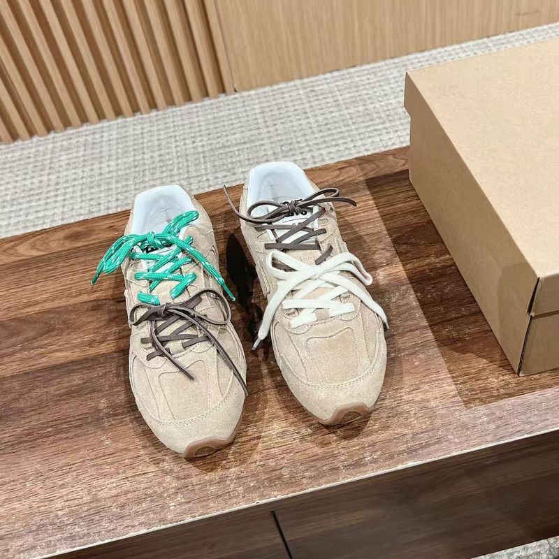 La familia Amiu colabora en el lanzamiento de 530 zapatillas de entrenamiento alemanas de suela gruesa para mujer, otoño 2025, versátiles, informales y deportivas Forrest._voghion.com