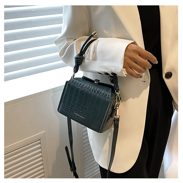 2024 New Sensation Kvinnors Krokodilmönster Handväska Square Box Style Crossbody Bag_voghion.com