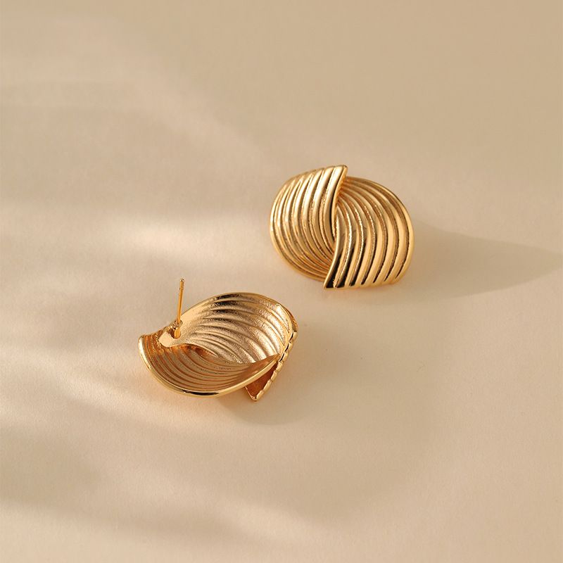 Orecchini di design con conservazione del colore di nicchia della serie Heavy Industry, personalità esagerata, placcati in rame con vero oro K_voghion.com