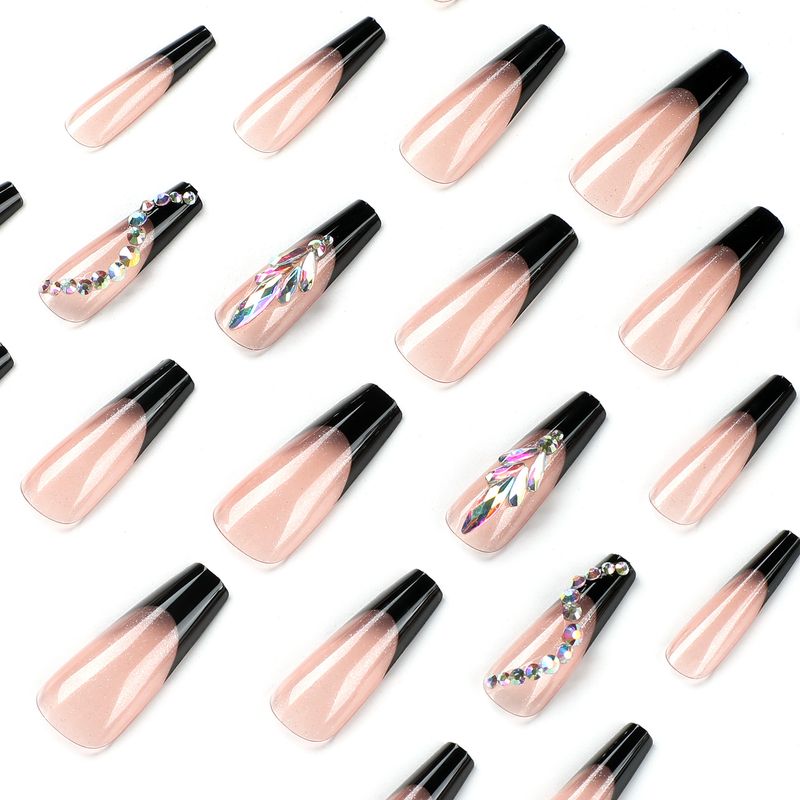 Indossare uno stile francese nero con rosa trasparente e strass indossando toppe per unghie finite_voghion.com