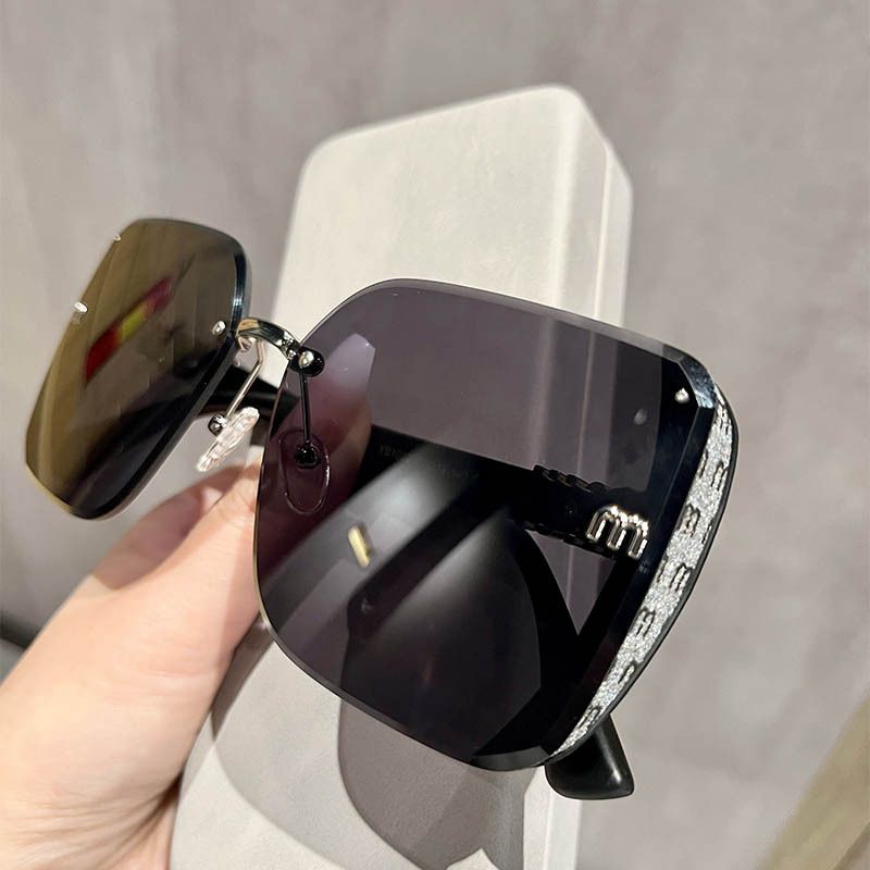 Versione polvere scintillante coreana alla moda piena di stelle, donna con montatura grande, sensazione di fascia alta per le case, Instagram casual_voghion.com
