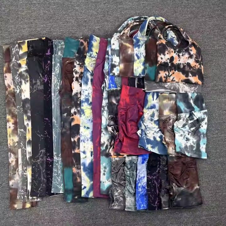 Seamless Digital Printing Yoga Halter Bra High Waist Hip Lift Shorts Sports Set Women_voghion.com