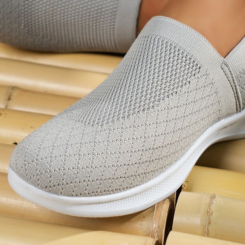 Scarpe sportive di grandi dimensioni per le donne in primavera e autunno 2023, nuove scarpe casual singole con fondo piatto e maniche a mosca intrecciate per i pigri_voghion.com