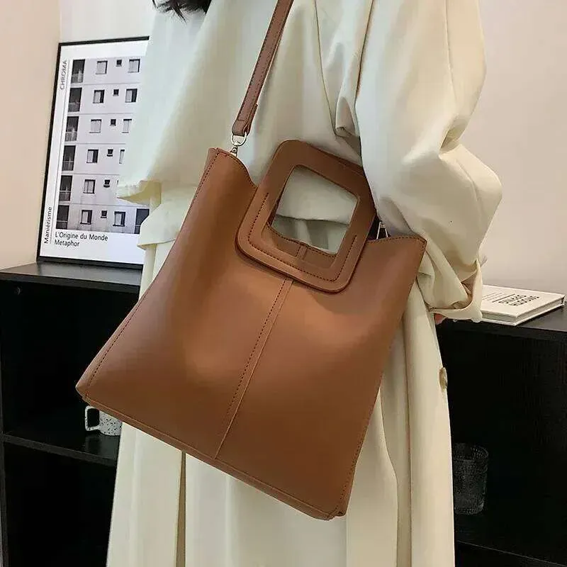 Bolsas de grife populares, bolsa grande para mulheres, novo design retrô de outono e inverno, bolsa de ombro portátil, bolsa de mão_voghion.com