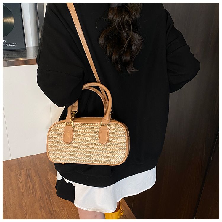 Borsa da donna in paglia intrecciata, piccola, quadrata, borsa a cuscino Boston, borsa a mano con colori a contrasto, borsa a tracolla_voghion.com