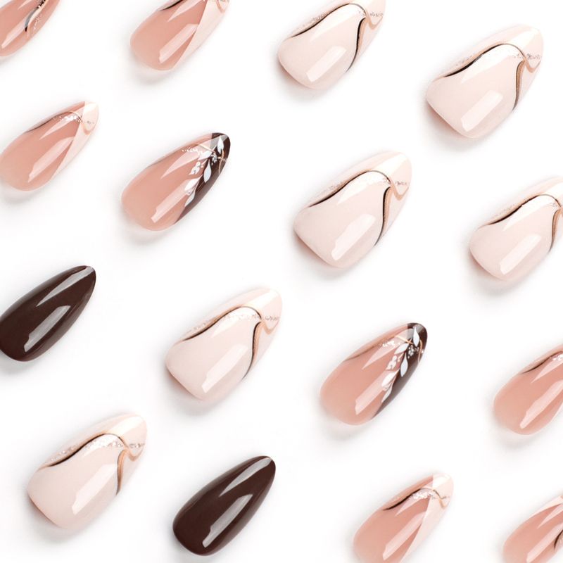 Blatt minimalistischer brauner Aufnäher tragbarer Nagellackbogen_voghion.com