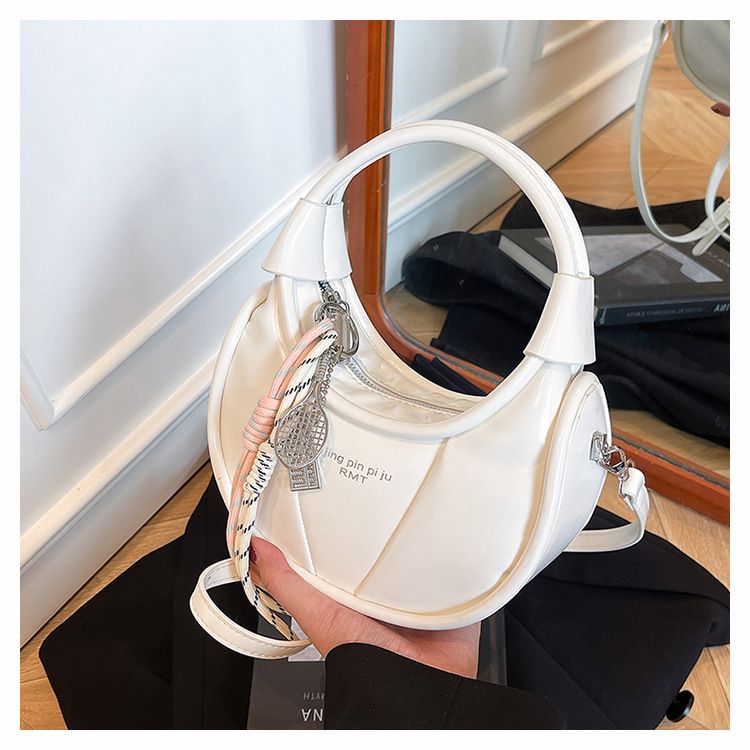 Elegante und stilvolle Damen-Umhängetasche in Mondform mit Seilknoten-Akzent – ideal für den Alltag._voghion.com