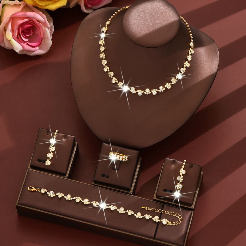 Damenschmuckset, modisches Temperament, schwarze Kristallkette, weibliche Nische, High-End-Design, Schlüsselbeinkette, trendiges Temperament, kurze Halskette_voghion.com