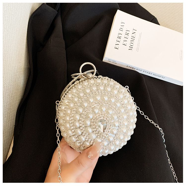 Brillante, diamantbesetzte, herzförmige, kleine, runde Clutch mit Strasssteinen, für Bankettabende mit Damenkleidern_voghion.com