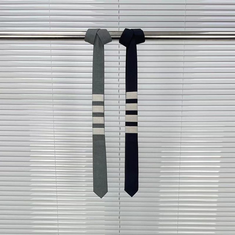 Cravatta di lana versatile, comoda e casual unisex a quattro barre, TB Tom Classic, prodotta direttamente dalla fabbrica_voghion.com