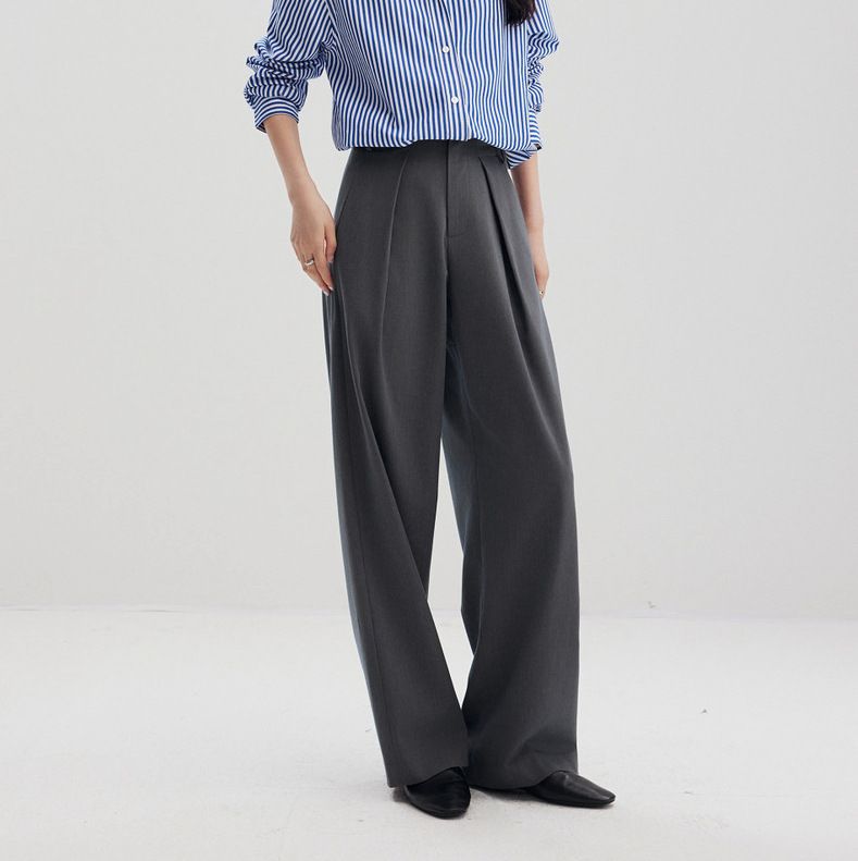Pantaloni larghi e snelli in acetato Tencel, stile autunno 2025, drappeggiati e dimagranti, modello Old Money Suit, colore rosso_voghion.com