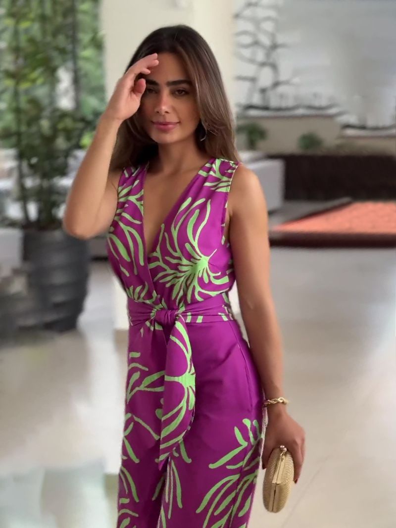 Damenbekleidung Neuer Modedruck V-Ausschnitt Ärmelloser schmaler Gürtel Overall mit weitem Bein Damenbekleidung_voghion.com
