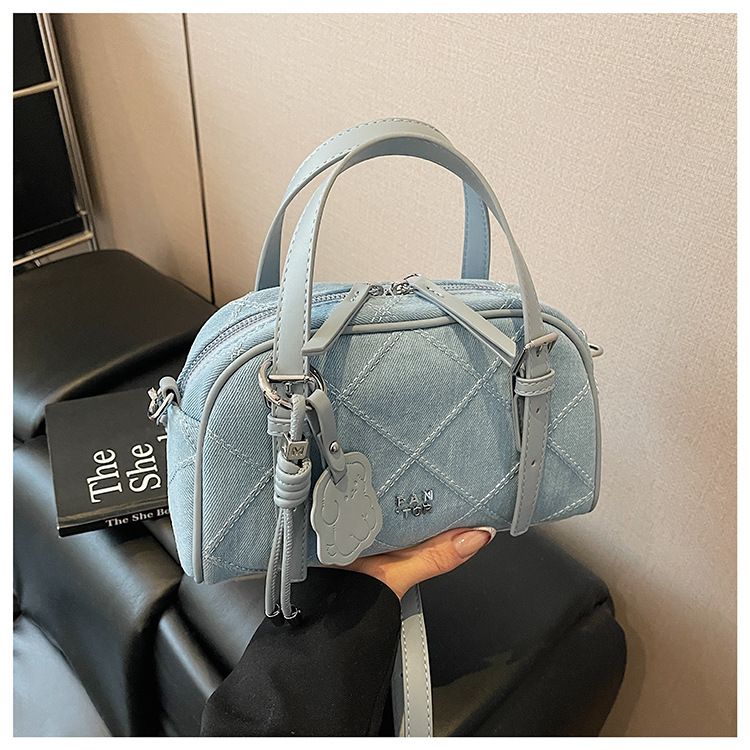 Borsa da donna con design di nicchia, ricamo a diamante, borsa in denim azzurro chiaro, borsa a tracolla da donna, borsa a cuscino_voghion.com