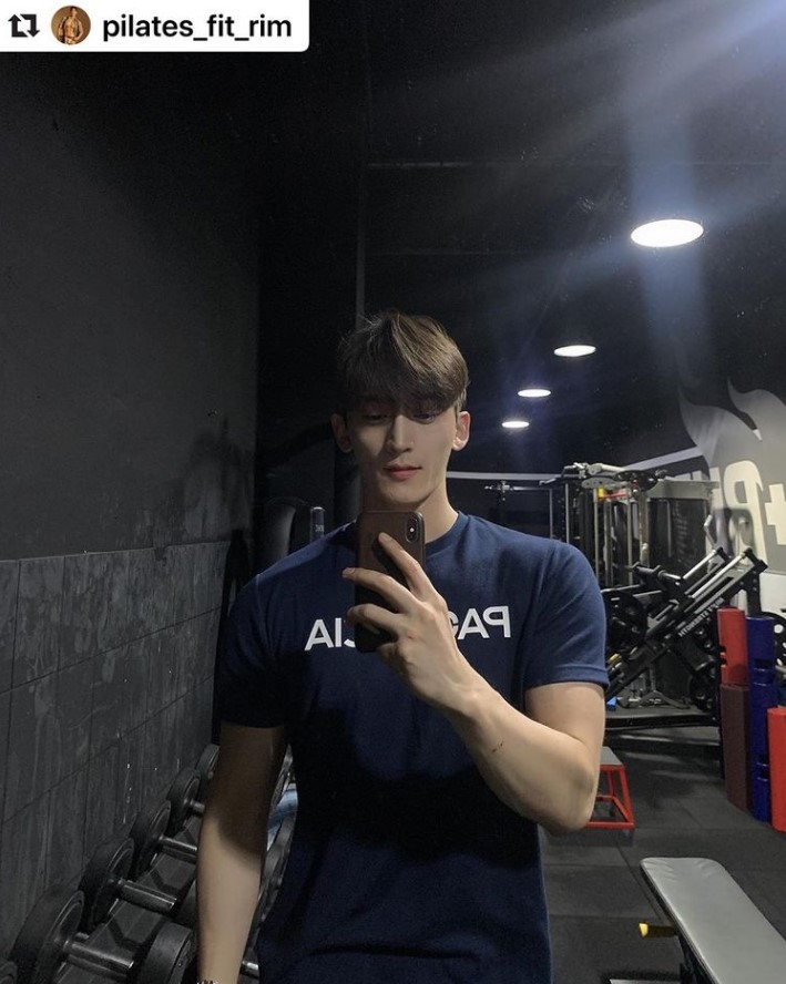 Muscle Spring/Summer New Men's Sports, Leisure, Running, and Fitness Suits with Iron Stripping Exercise, Slim Fit Cotton_voghion.com