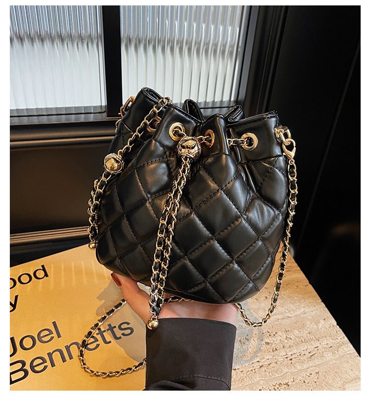 Damen Bucket Bag Diamond Chain Crossbody Bag Kleine Bucket Bag mit Kordelzug Leichte, luxuriöse, runde Bucket Bag Umhängetasche Crossbody Bag Frau_voghion.com