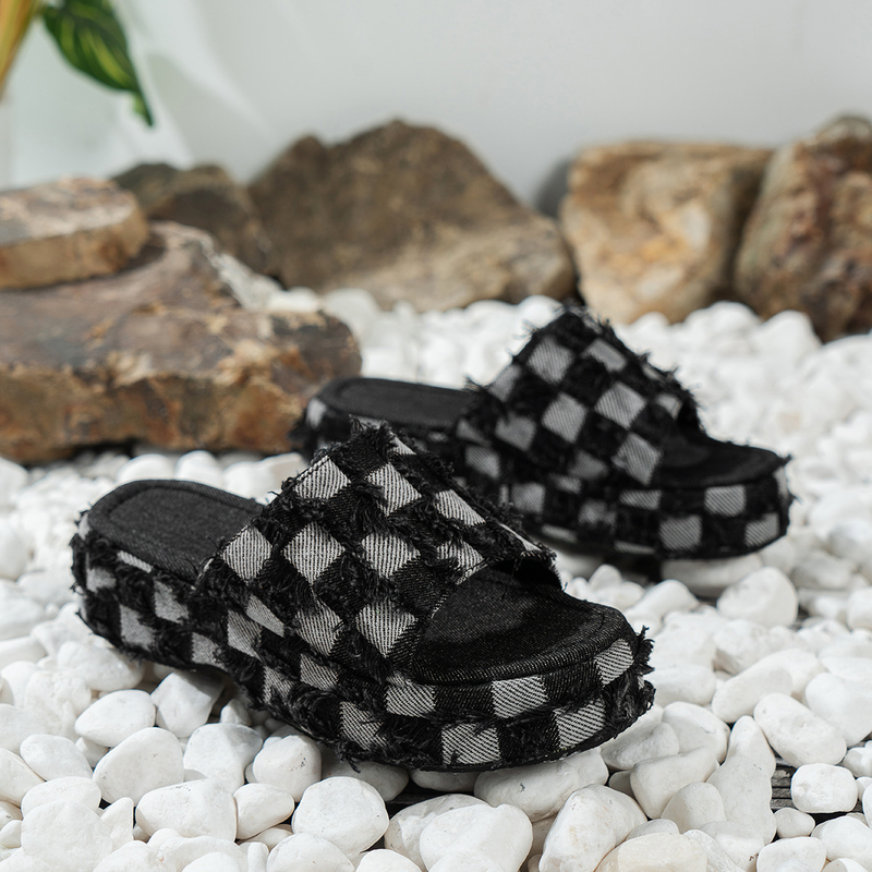 naisten kengät kesä uusi rinne paksupohjainen ranta kuluminen ruudullinen denim tossut iso koko naisille_voghion.com