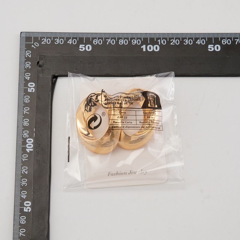 Personality metal geometric texture hollow earrings female irregular twisted glossy earrings earrings_voghion.com