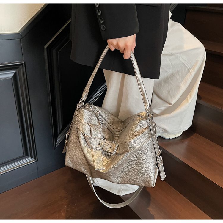 Sac fourre-tout tendance pour femme, grande capacité, en PU souple, avec fermeture éclair, pour un usage quotidien, disponible en noir, beige, marron et argent._voghion.com