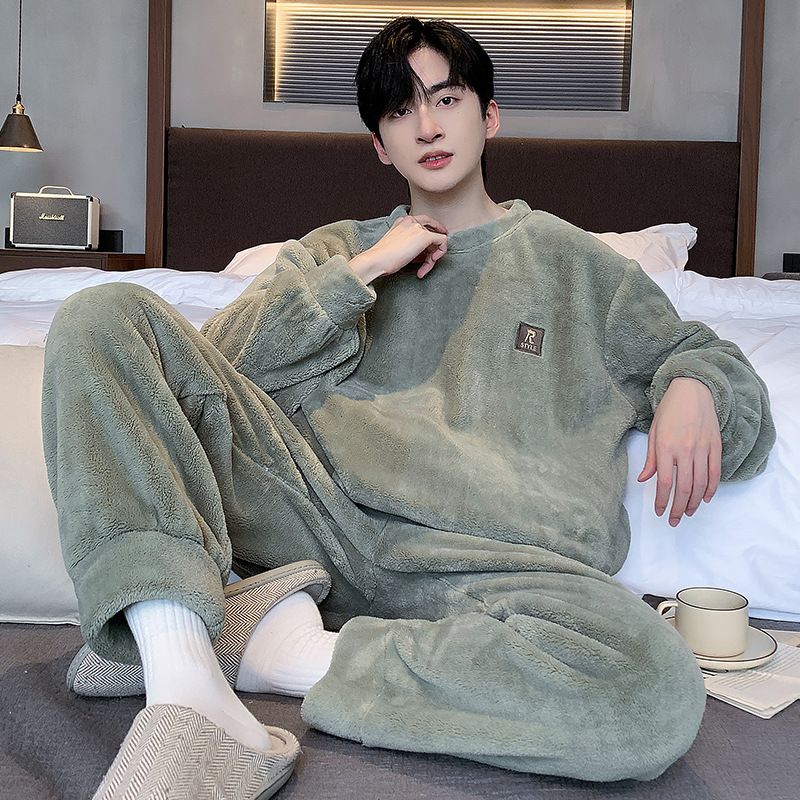 Korallensamt-Pyjamas aus dickem Plüsch für Herren im Herbst- und Winterstil, geeignet für Teenager zum Tragen im Freien_voghion.com