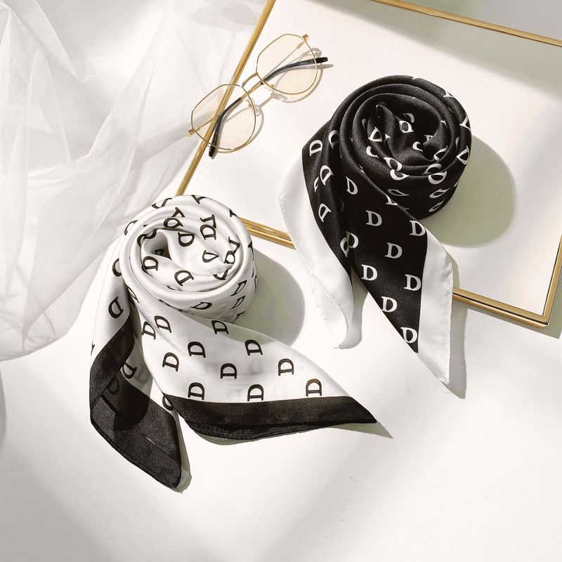 2024 Nuovo stile di moda femminile in seta simulata, sciarpa decorativa quadrata arricciata e dolce, piccola, dal Giappone e dalla Corea del Sud_voghion.com