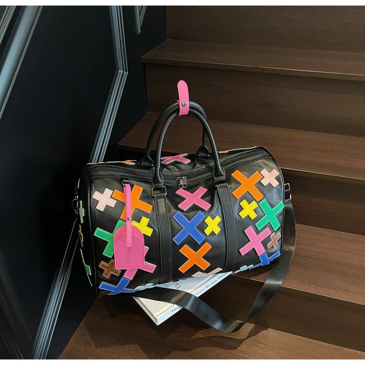 Neue Reisetasche aus PU-Umhängetasche für Damen und Herren – wasserdichte Umhängetasche mit geometrischem Design und Farbblockierung (Pink, Schwarz, Mehrfarbig)_voghion.com