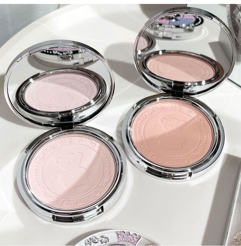 2024 Krása Novinka Art Value Bear Knight Matte Powder Mist Face Clear Soft Scorched Powder Non Fluting Powder Beautiful Powder_voghion.com