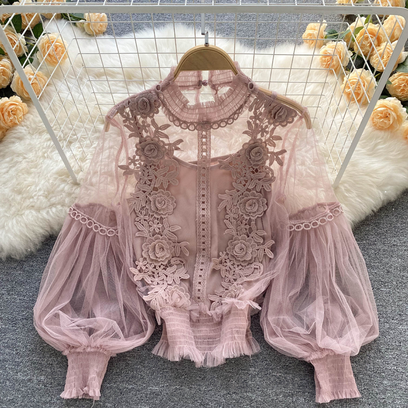 Women's three-dimensional flower collage see-through mesh lantern sleeve slim short top lace base blouse_voghion.com