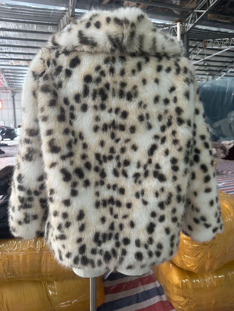 Damenbekleidung Eleganter Kunstpelzmantel mit Leopardenmuster und Reverskragen – Wintermode für Damen (S/M/L)_voghion.com