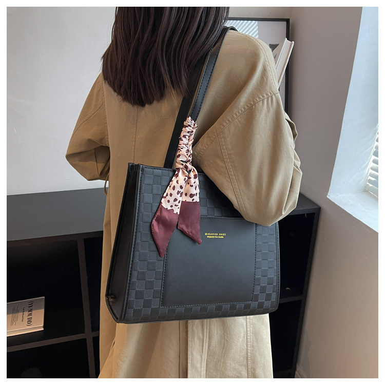 Tasche Damen Große Tasche 2023 Neue Einkaufstasche Große Kapazität Pendlertasche Strukturierte Umhängetasche_voghion.com