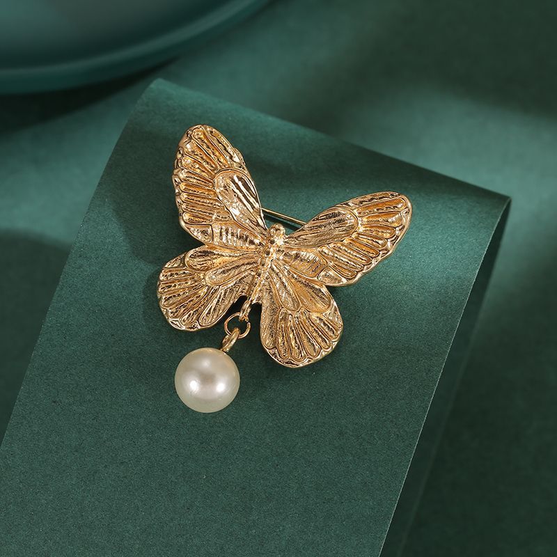 Corsage High-end Exquisite Pearl Butterfly Pin Fashion Anti-light Brooch Versatile Temperament Suit High-end Accessories_voghion.com