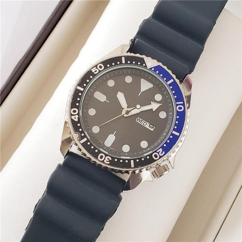 Orologio da uomo alla moda con cinturino in acciaio inossidabile di alta qualità, realizzato con squisita fattura e stile nastro_voghion.com