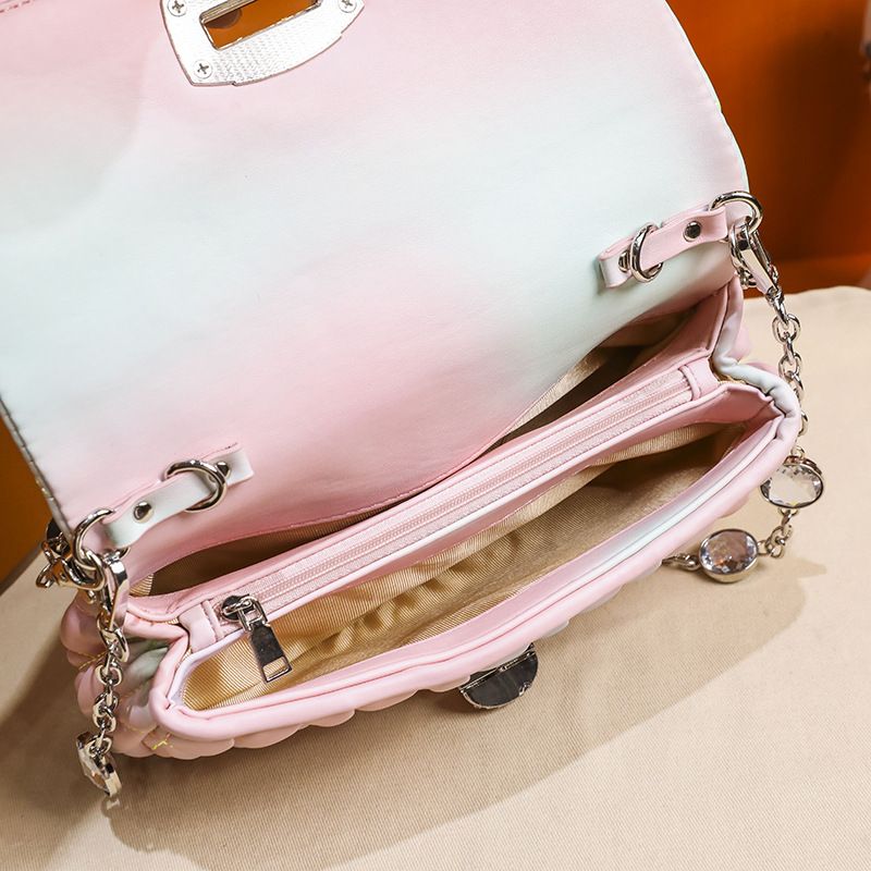 Dames regenboogkleurige gewatteerde geborduurde leren handtas met strass-ketting, kleine glinsterende schoudertas onder de arm_voghion.com