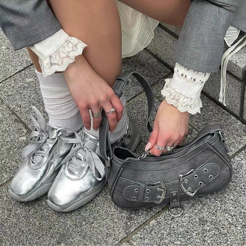 Dexun 2024 Neue weiche Sohle Silber Riemen Kleine Ballett Tanz Laufen Freizeit Sportschuhe Einzelnen Schuh Weiblich_voghion.com