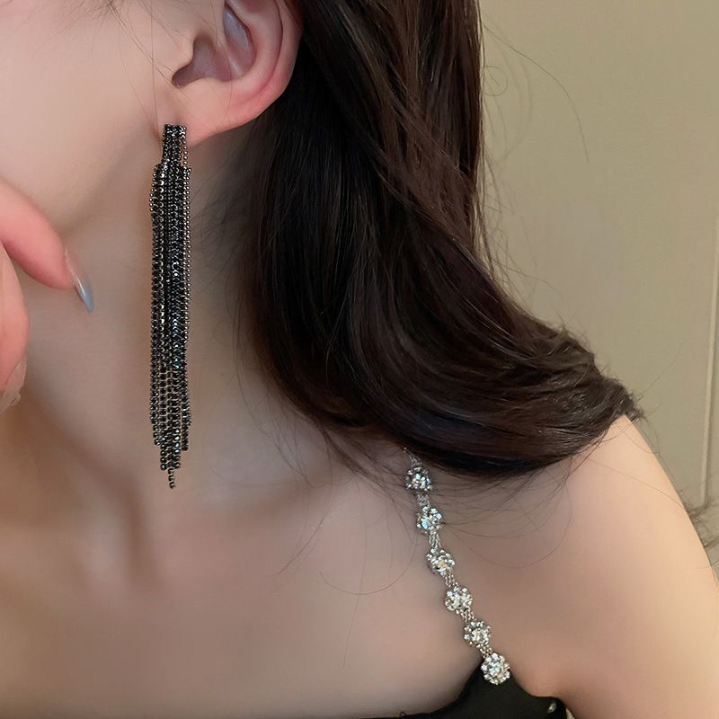 Orecchini ad ago in argento, stile metallo, orecchini lunghi con frange a foglia di zircone, orecchini alla moda squisiti, orecchini di lusso con temperamento leggero e vento freddo_voghion.com
