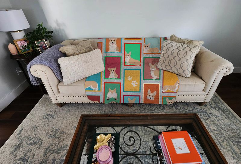 Lots of Fawn Pembroke Corgi Quilted Blanket 50x60 Artwork Pattern Quilted Throw Blanket for Bed, Couch, Sofa, Soft and Lightweight_voghion.com