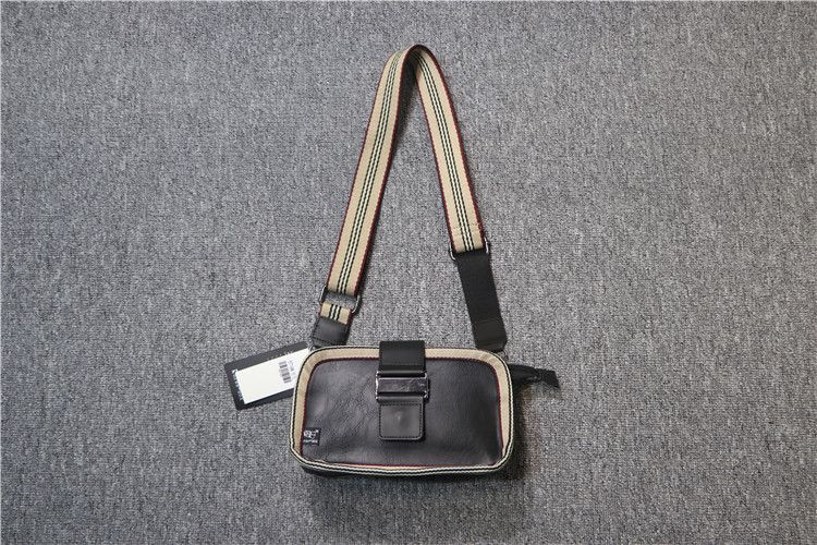 Threebox Outdoor Buckle Hip-Hop Shoulder Bag_voghion.com