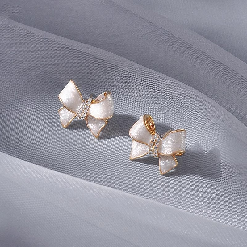 Orecchini da donna Orecchini ad arco con temperamento ad ago in argento Orecchini da donna di design di fascia alta per la nicchia estiva Nuovi orecchini alla moda all'ingrosso_voghion.com