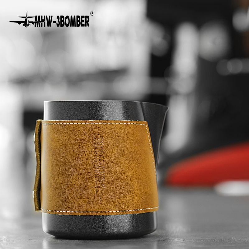 Brocca per schiumare il latte da 400 ml e 500 ml con fodero in pelle, strumento per l'arte del latte, brocca per schiuma di latte senza manico, accessori da cucina_voghion.com