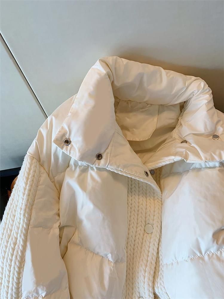 Kurze Pufferjacke mit Strickkragen – Winterweißer Kunstdaunenmantel aus Sherpa-ähnlichem Stoff (S-2XL, schmaler A-Linien-Schnitt)_voghion.com