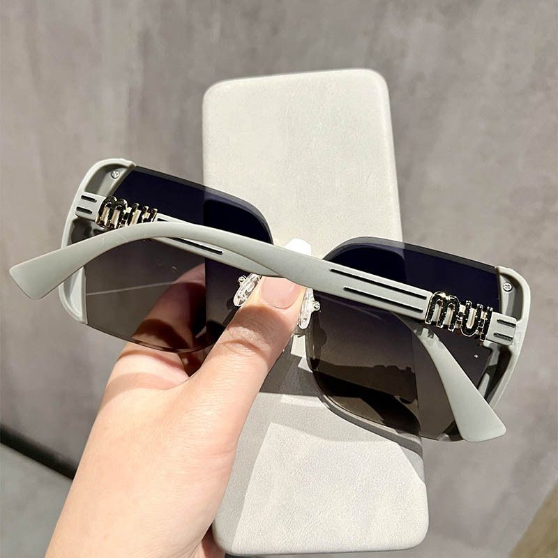 Versione polvere scintillante coreana alla moda piena di stelle, donna con montatura grande, sensazione di fascia alta per le case, Instagram casual_voghion.com