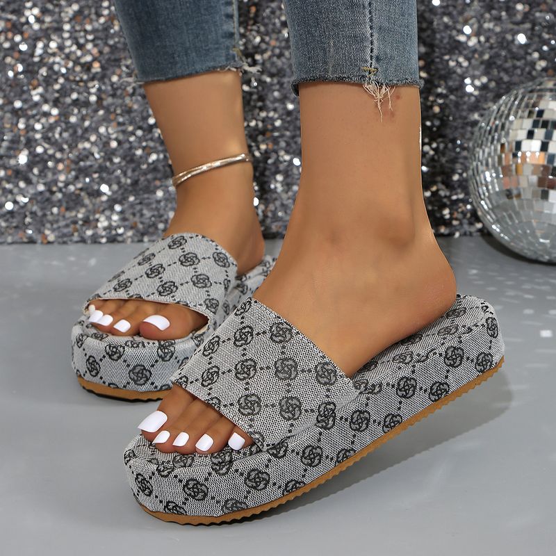 Pluss-suuruses kiilsandaalid, ühel real paksu tallaga, mood mugavad sandaalid naistele_voghion.com