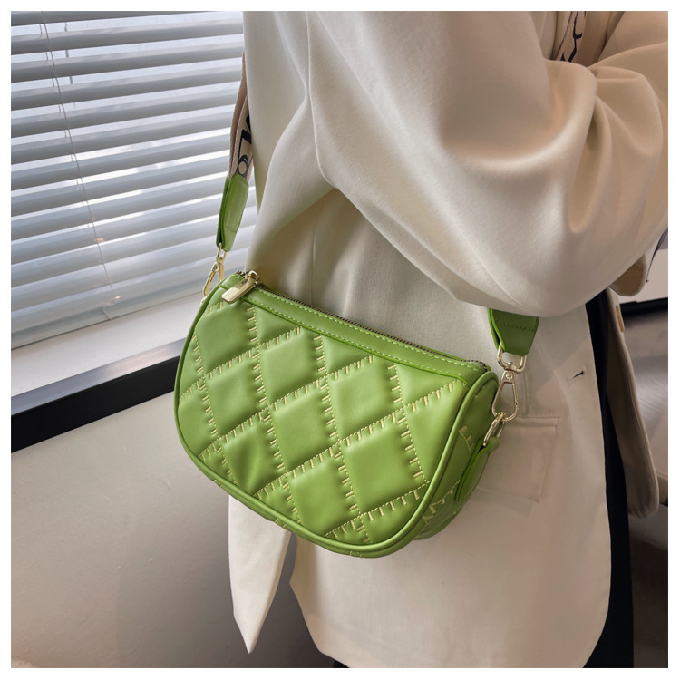 Damentaschen Neu 2023 Frischer Stickgarn-Trend Damentaschen Aolid-Farbdiamanttasche Damen breiter Schultergurt Nischensatteltasche_voghion.com