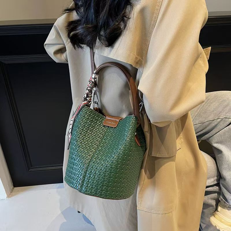 Nieuwe veelzijdige Hong Kong Fashion dames niche eenvoudige bucket shoulder 2025 handtas_voghion.com