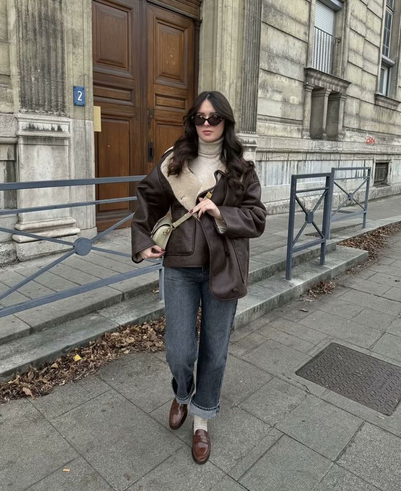 Damenmode Kunstpelzkragen Langarmjacke, Herbstoberbekleidung mit Patchwork-Design, Streetwear-Mantel in Dunkelbraun/Schwarz/Creme_voghion.com