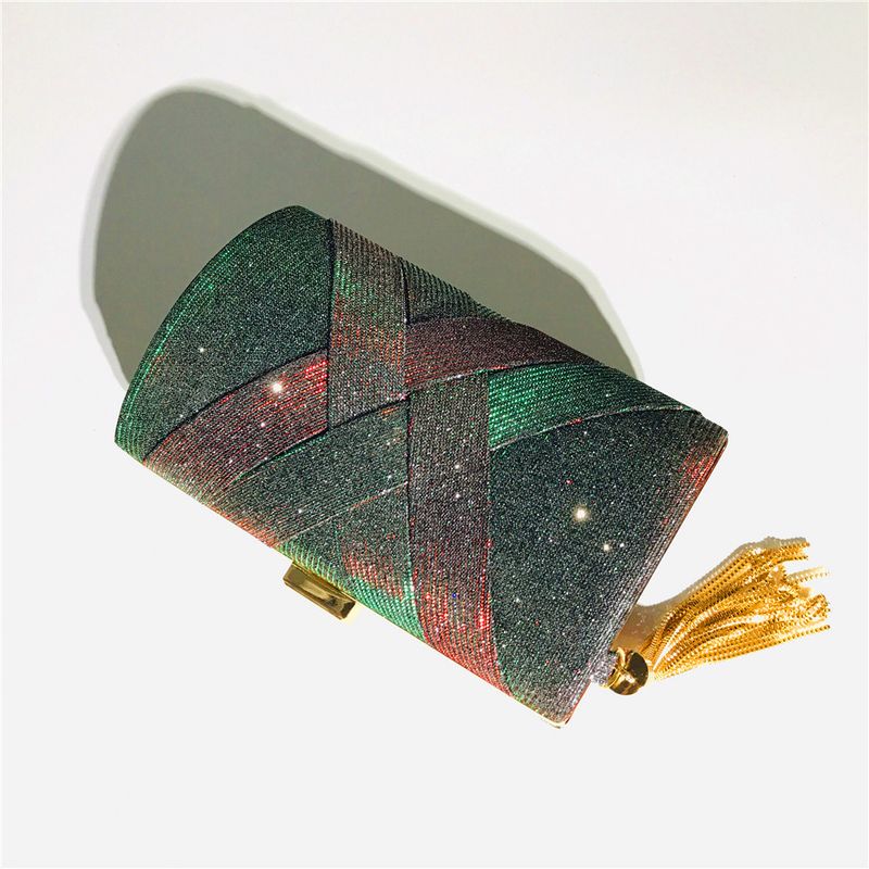 Borsa da sera con pochette in raso con nappe cangianti da donna 2021_voghion.com