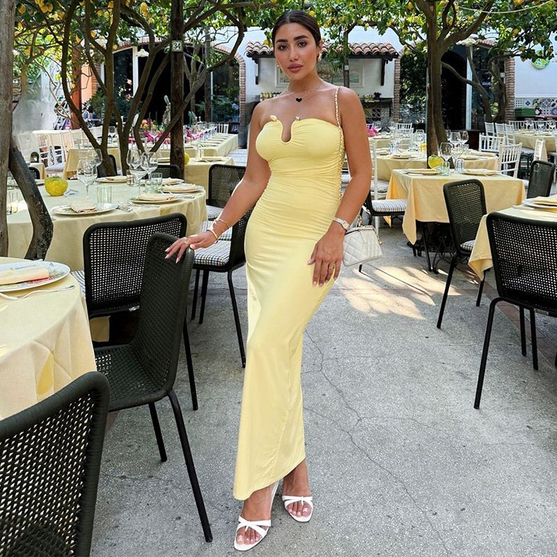 Heiße Selg-Kleidung in Europa und Amerika Herbst und Winter 2024, neues sexy trägerloses Plissee-Hüftkleid mit U-Ausschnitt, Großhandel_voghion.com