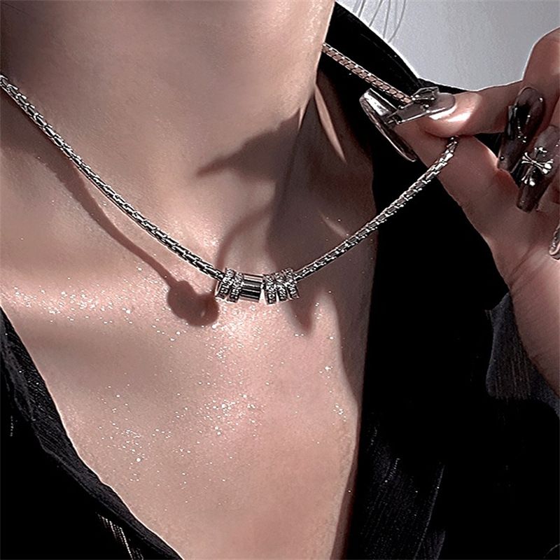 Titanium Steel Necklace With Round Ring Pendant: Light Luxury Niche Style_voghion.com